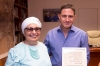 Beershebas Mayor Rubik Danilovich receiving the seven pictures from Ester Yossef and thanking for the seven pictures each one with biblical blessing 
